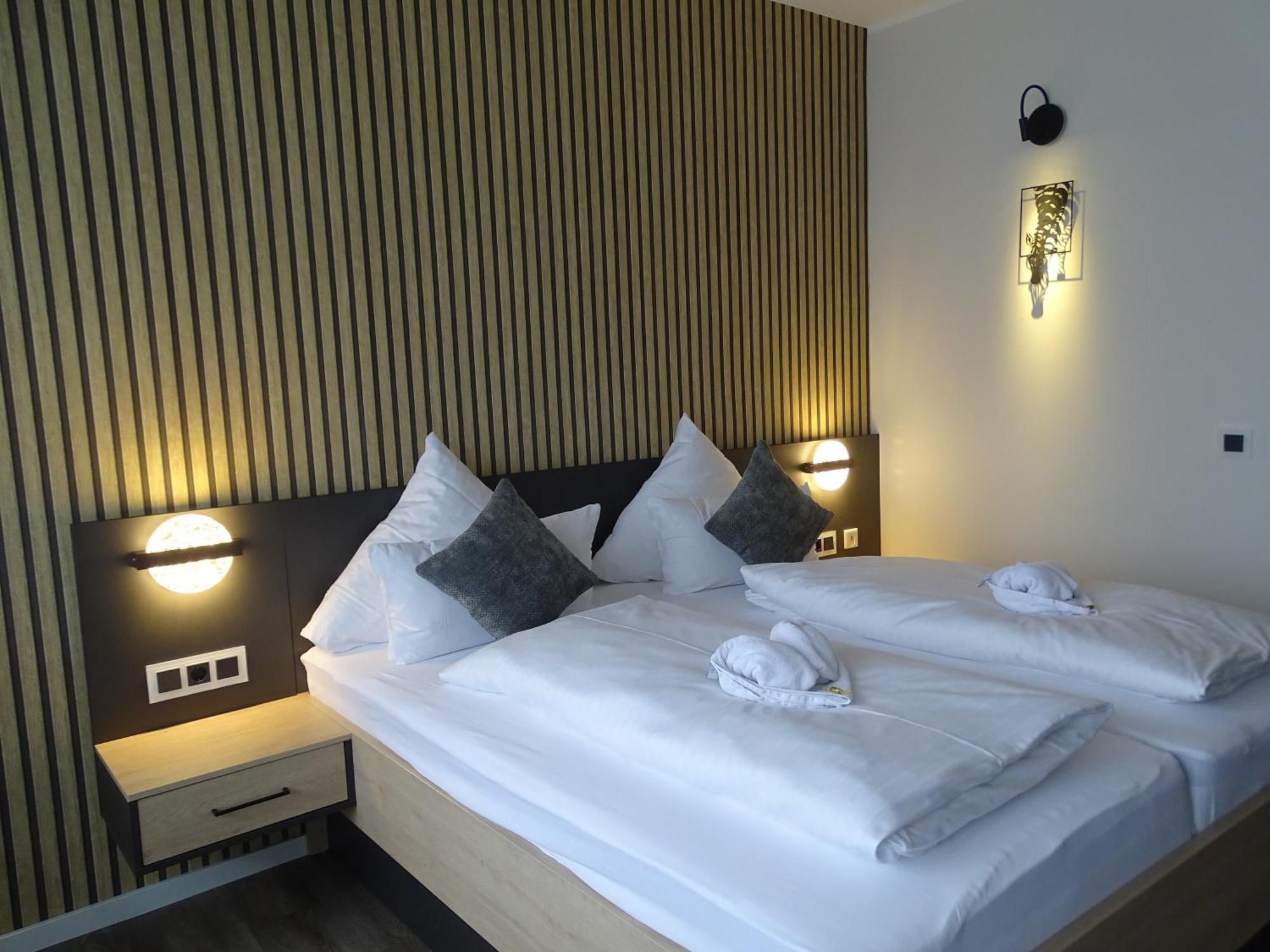 Hotel Zur Therme Erwitte Bagian luar foto