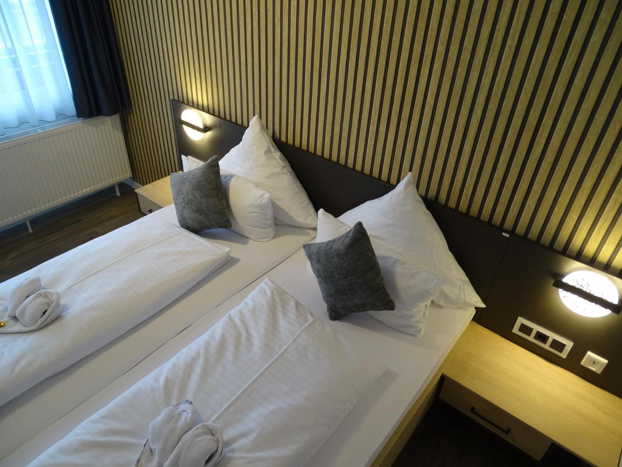 Hotel Zur Therme Erwitte Bagian luar foto