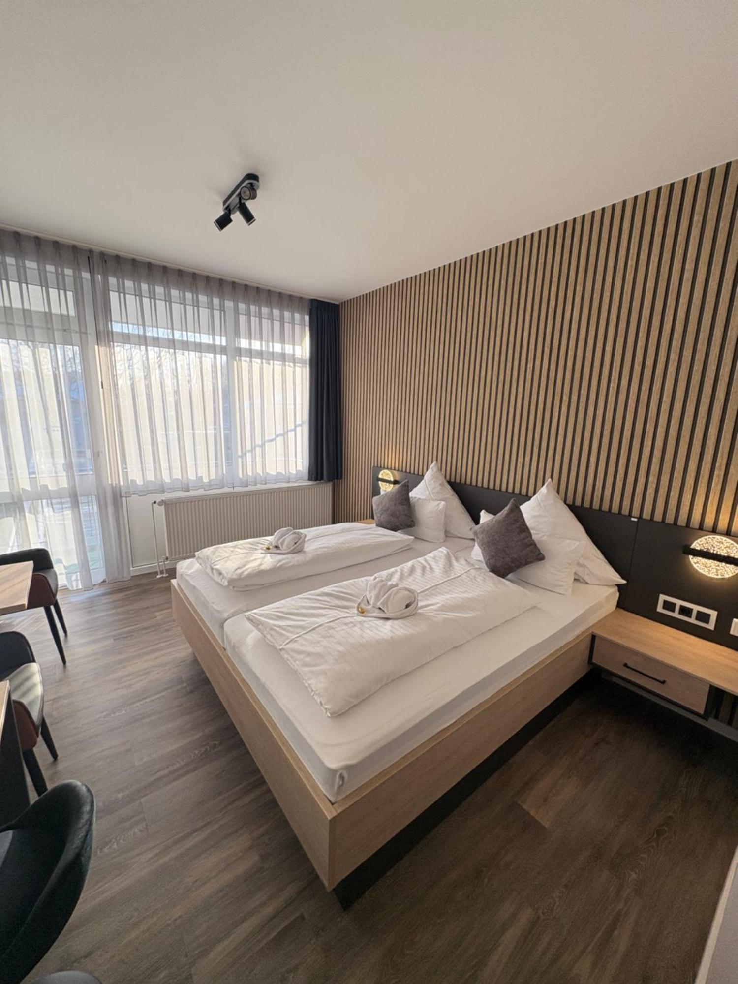 Hotel Zur Therme Erwitte Bagian luar foto