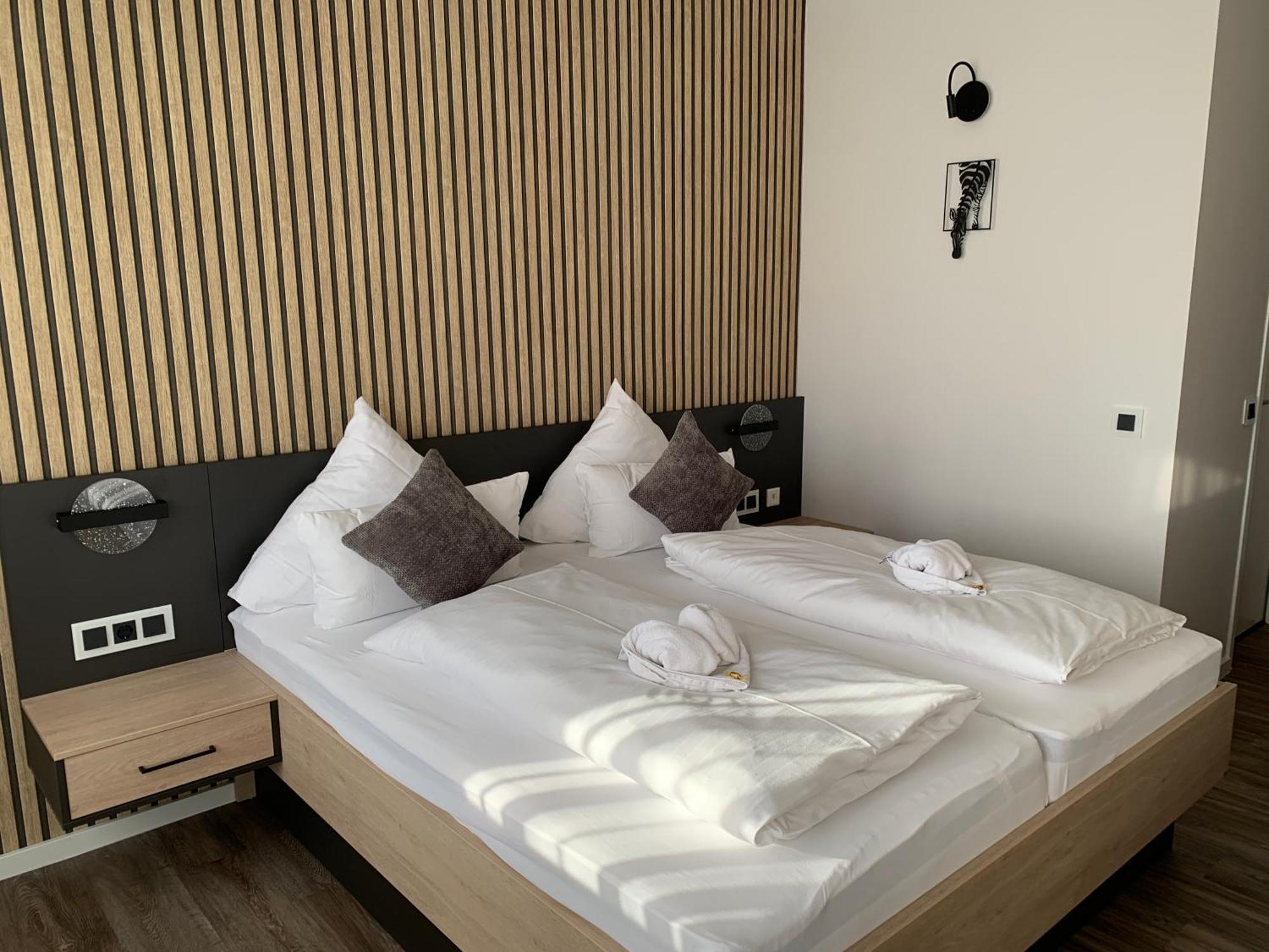 Hotel Zur Therme Erwitte Bagian luar foto